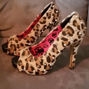 Leopard studded peep toe